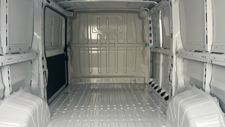 Peugeot Boxer 3500 L2 Diesel 2.2 BlueHDi 140 H1 Van Professional